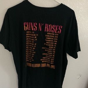 Guns and roses graphic tee